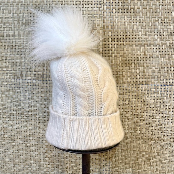 🌟HP🌟NWOT Cream 100% Cashmere Cable Knit Cuffed Faux Fur Pom Beanie by Halogen - Picture 3 of 8